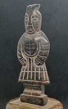 Ancienne sculpture guerrière