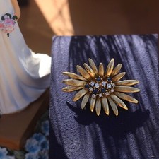 Broche Doré Art Nouveau Sculpté Floral CZ Bleu Vintage Style QD10