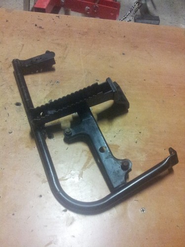 Platine repose pied gauche - platine,