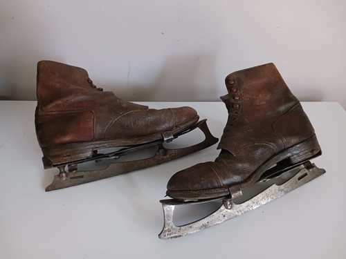 Ancienne paire patin a - de,