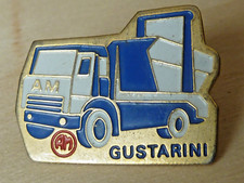 pin's pins badge automobile.  tracteur.  CAMION BENNE GUSTARINI