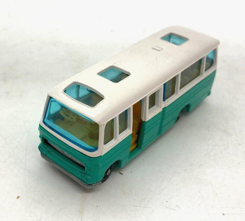 39832 husky england bus - /,