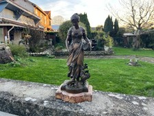 Sculpture de femme en bronze