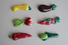 6 porte-Couteaux vintage  céramique Vallauris légumes assortis