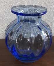 Beau vase boule bleu en cristal de Saint Louis signé