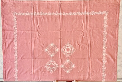 Nappe carrée brodées rose