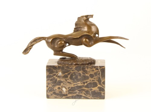 Sculpture bronze un - sculpture, en