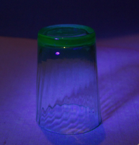 Ancien petit verre bleu - petit, et
