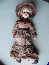 Poupée ancienne tête mains