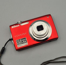 Nikon Coolpix S3000 12,0MP Digital Camera Compact Red 4x Zoom, Charger, SD Case