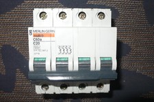 DISJONCTEUR TETRAPOLAIRE 20A