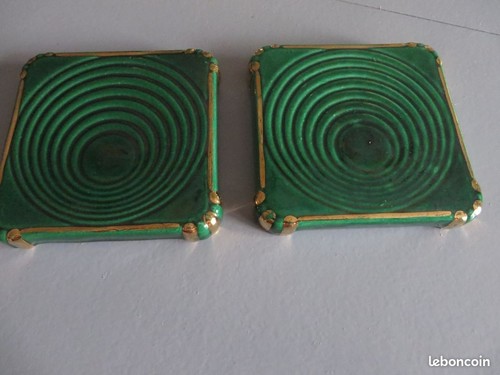 Deux dessous bouteille en - deux,