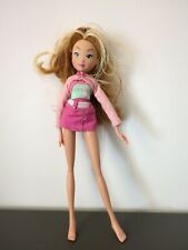 poupée winx flora love and
