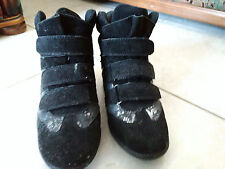 Belles Bottines cloutées en 38 ?