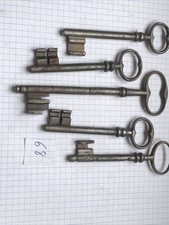 lot de 5 anciennes clés en fer forgé, clef clefs CLE