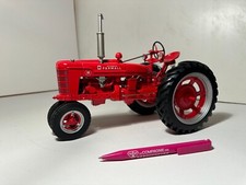 Tracteur agricole FarmAll années 1930 années 1940 machines vintage 112 modèle m