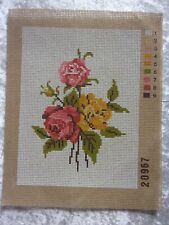 N° 20967  CANEVAS A FAIRE FLEURS  25 cm x 19 cm sans fil et sans aiguille