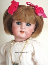 Perruque au carré poupée