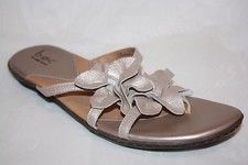 BOC BORN METALLIC BEIGE TONE SLIP ON THONG STYLE SANDALS W/ FLOWER WOMENS 10 M