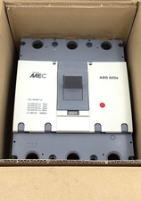 Disjoncteur à boîtier moulé