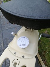 Bouchon réservoir  mobylette Motobecane AV 44/42/48/33....(blanc )