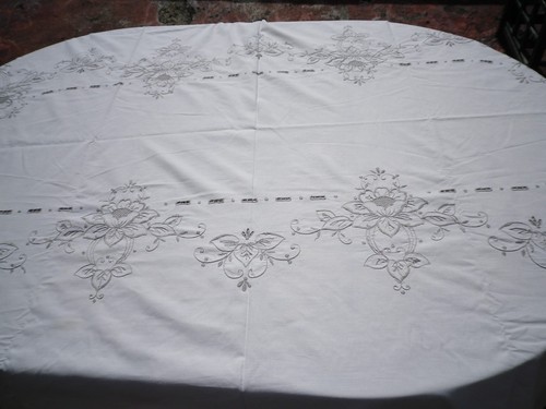 Nappe table brodée machine - de,