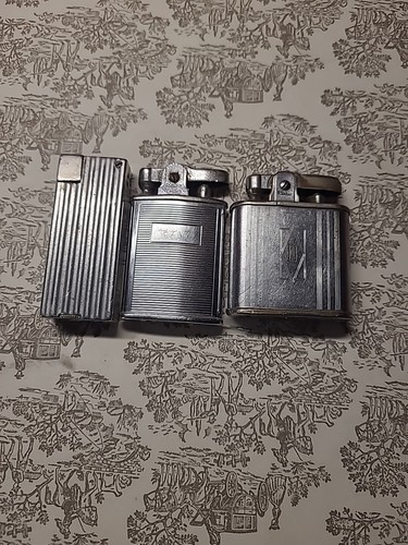 Lot anciens briquets essence - lot,