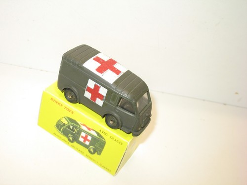 Dinky toys renault - renault, ambulance
