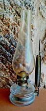 ancienne lampe a petrole  miroir a  accrocher