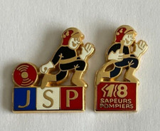 57 - 2 Pin's SAPEURS POMPIERS - JSP FRANCE FEUERWEHR