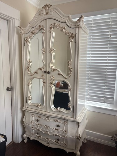 Armoire hand carved - , antique