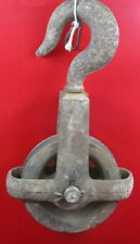 poulie ancienne fonte de fer, puits, grenier, atelier, garage