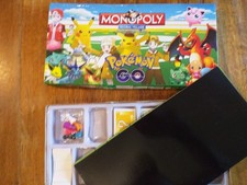Jeu de société:  MONOPOLY POKEMON GO GLOBAL VILLAGE. Bon état. 