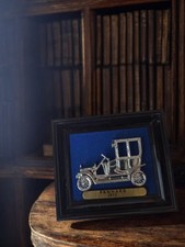 Ancien véhicule miniature