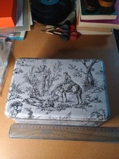 Boite biscuits ancienne en métal lithographiée décor style toile de Jouy vintage