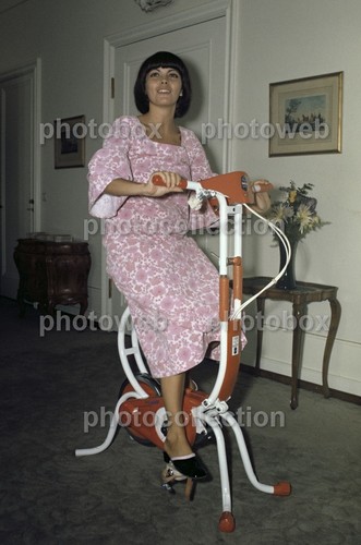 Mireille mathieu exclusive - mireille,