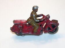 Quiralu : moto rouge et son