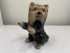 Figurine en porcelaine chien
