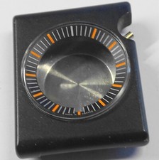 un BOITIER NOIR VINTAGE MONTRE