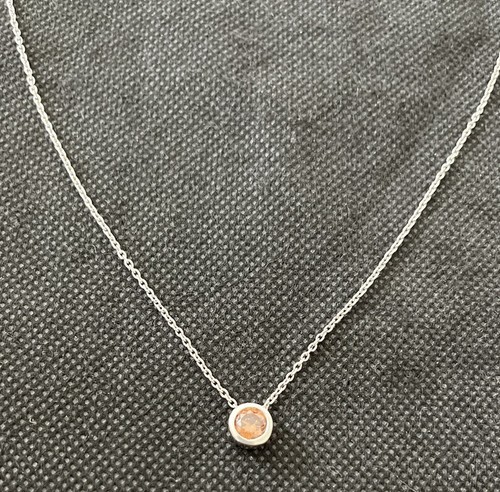 Collier fin ras cou - cou, en
