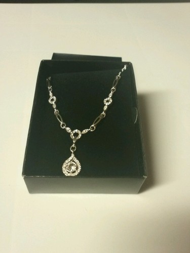Avon timeless necklace - y,