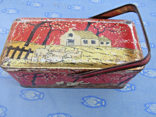 Ancienne boîte goûter a - à,