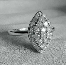 Bague de fiançailles grappe