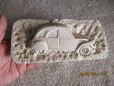 Citroën 2CV en Plâtre imitation sculpture avec défauts de fabrication à corriger