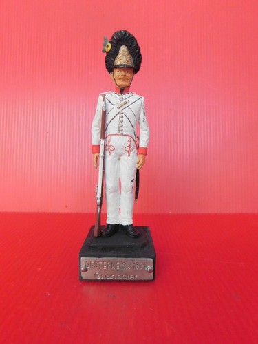 Grande figurine en - ,
