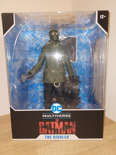 The batman movie - movie, statue