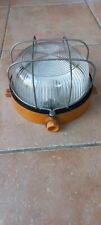 Applique hublot lampe orange industriel  verre grille support métallique 