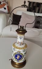Belle ancienne lampe à pétrole électrifiée en faience de Gien décor Renaissance