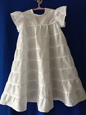 ancienne  longue robe de baptême  en coton / broderie de roses/jours/plis