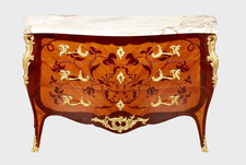 Commode style Louis XV